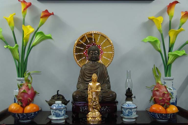 Lập bàn thờ Phật tại gia